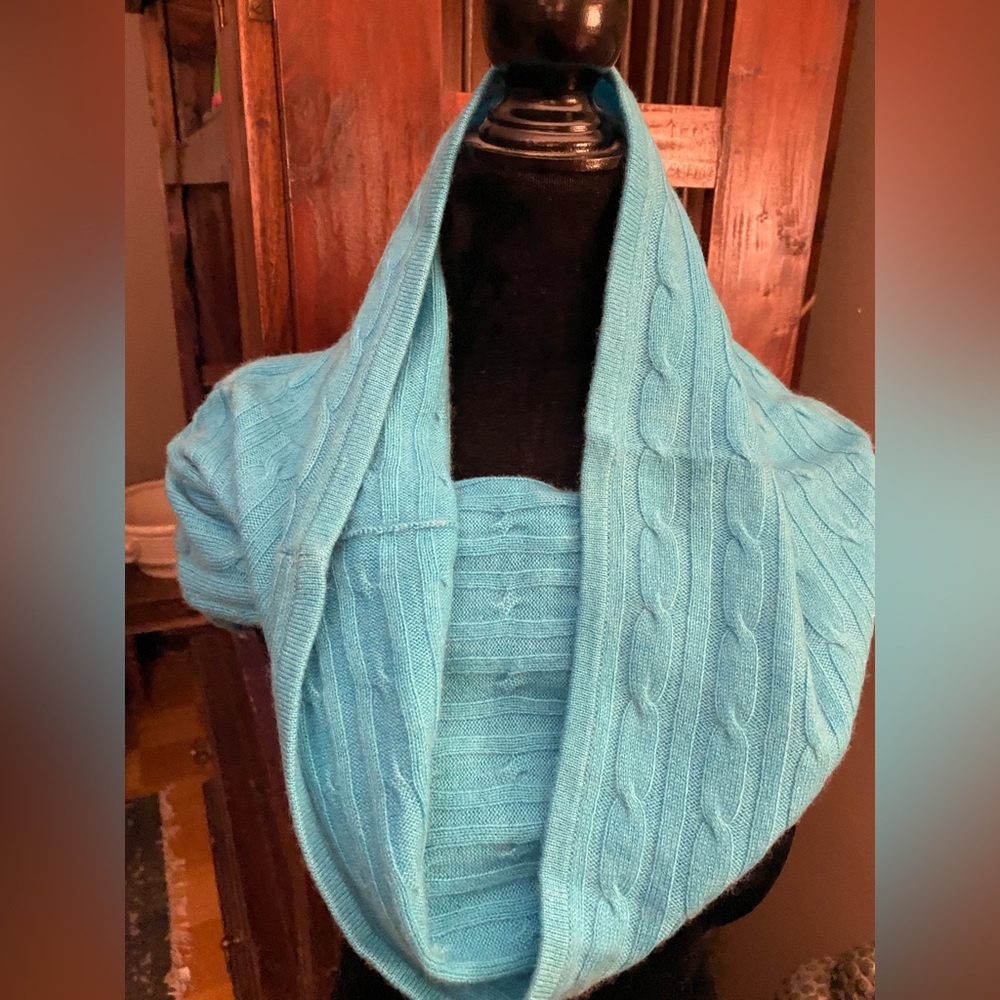 Snood or neck scarf in cashmere